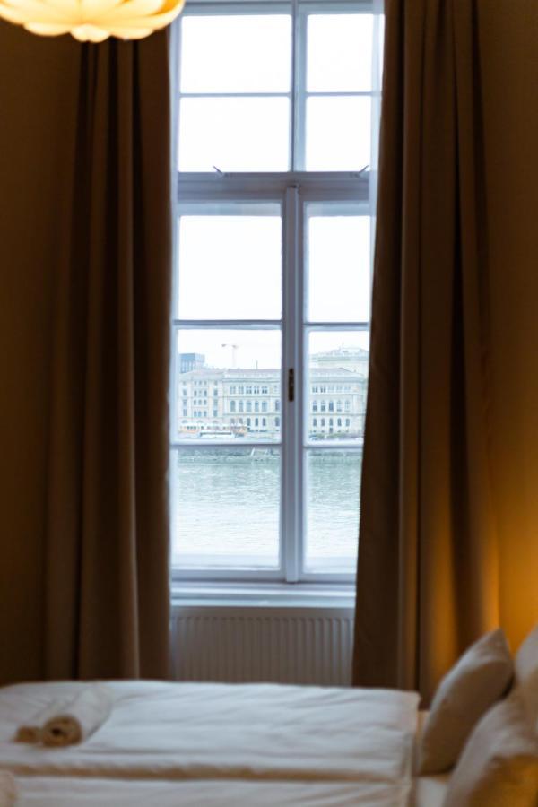 Danube Waterfront View At Chain Bridge ブダペスト エクステリア 写真